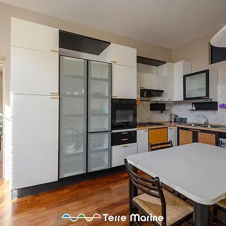 Museum, Terremarine Διαμέρισμα